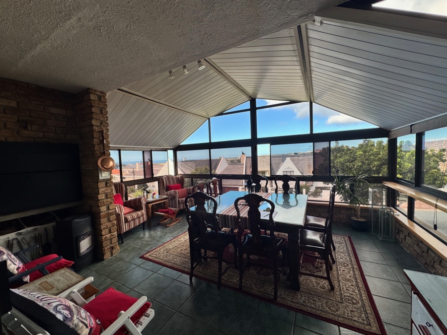 To Let 5 Bedroom Property for Rent in Stilbaai Wes Western Cape